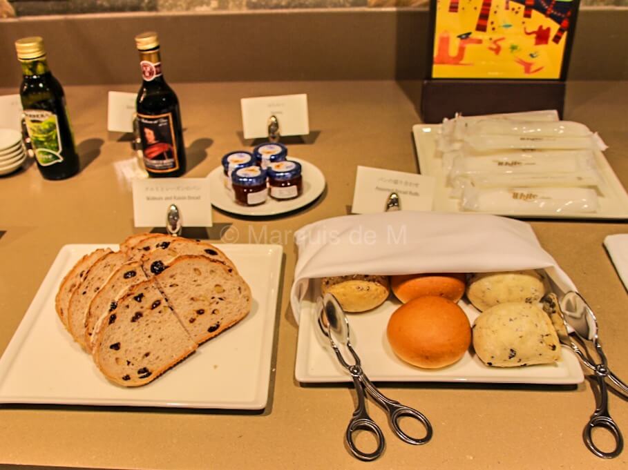 エミレーツ 成田 ラウンジ 食事 Emirates Narita lounge dinner meal 