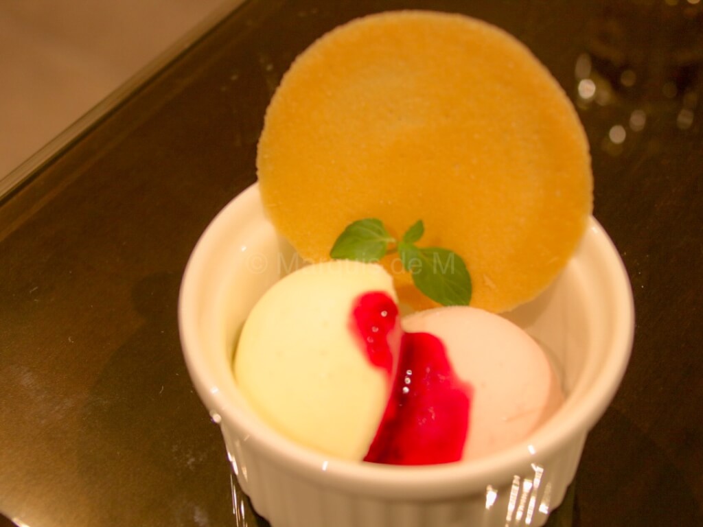  エミレーツ 成田 ラウジ デザート アイス dessert Emirates Narita lounge 