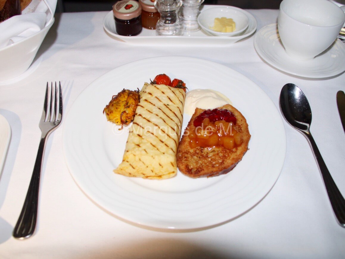 エミレーツ A380 Emirates breakfast