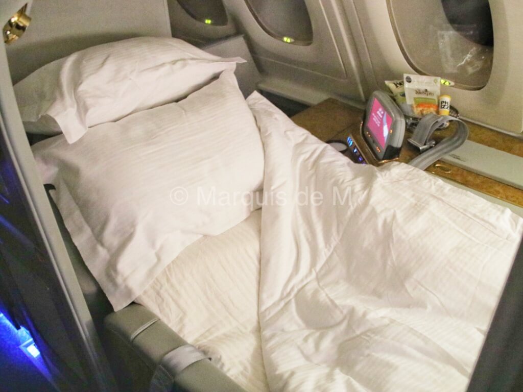 エミレーツ A380 ベッド Emirates bed